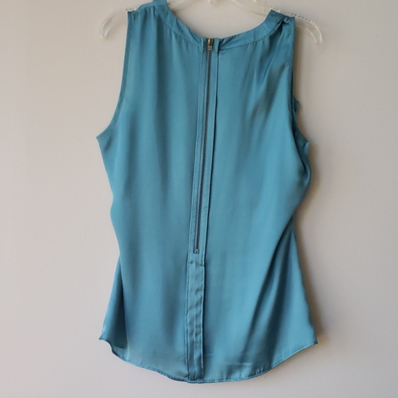 Flowy Ruffled Sleeveless Top - Picture 2 of 4